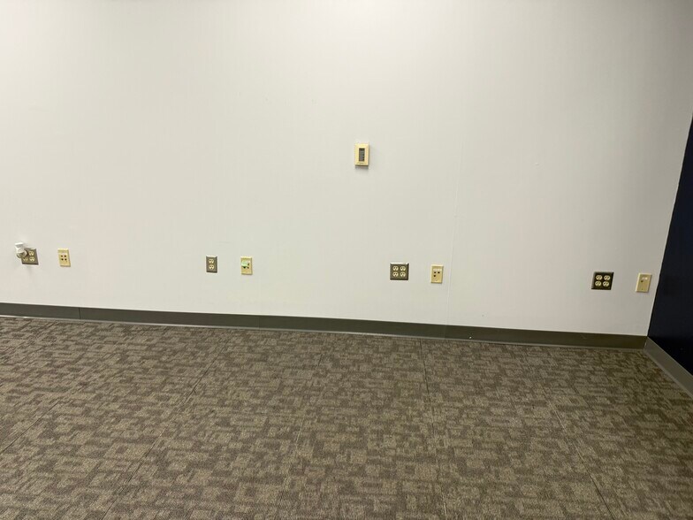 More Photos Of 2960 W Enon Rd, Xenia Flex For Lease