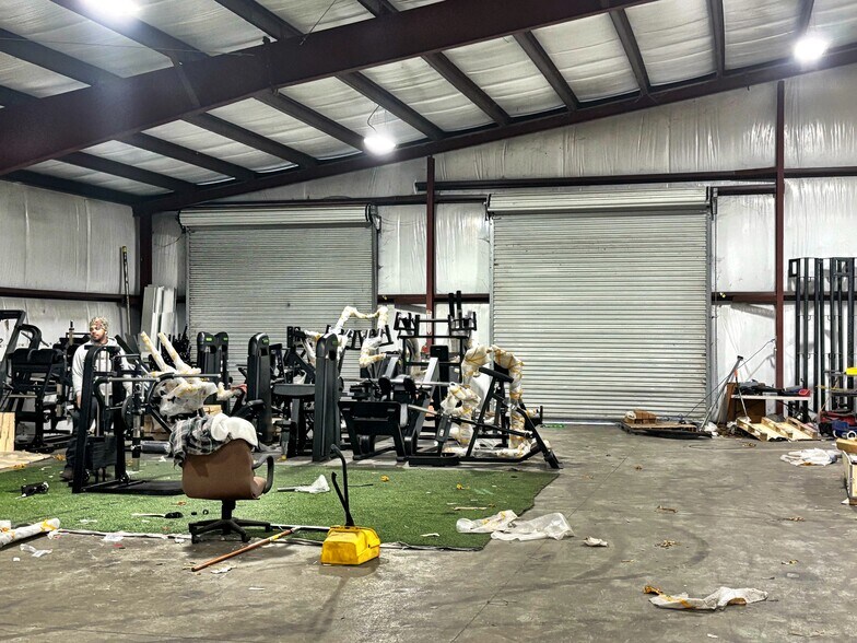 More Photos Of 368 Nike Rd, Jeffersonville Distribution For Lease