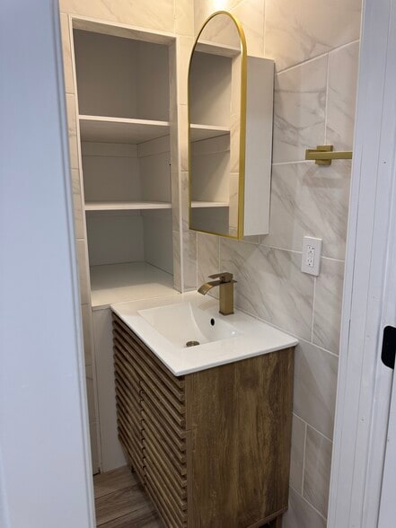 More Photos Of 245 S 1st St, Brooklyn Restaurant For Sale