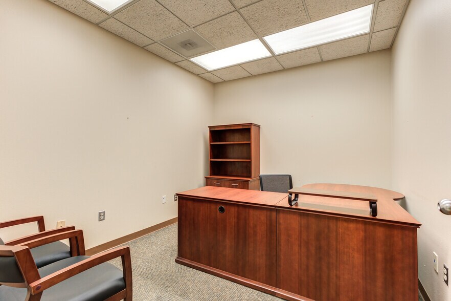 More Photos Of 3802-3806 Interstate 27, Lubbock Office For Sale