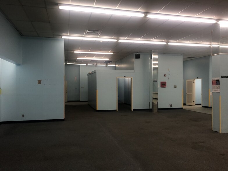 More Photos Of 345 W Commerce St, San Antonio Storefront Retail Office For Sale
