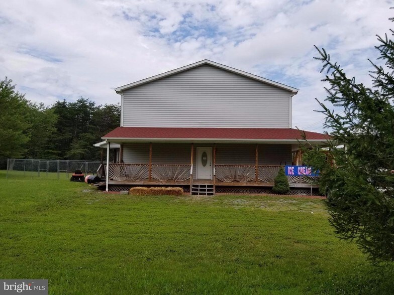 More Photos Of 7440 Valley Rd, Berkeley Springs General Retail For Lease