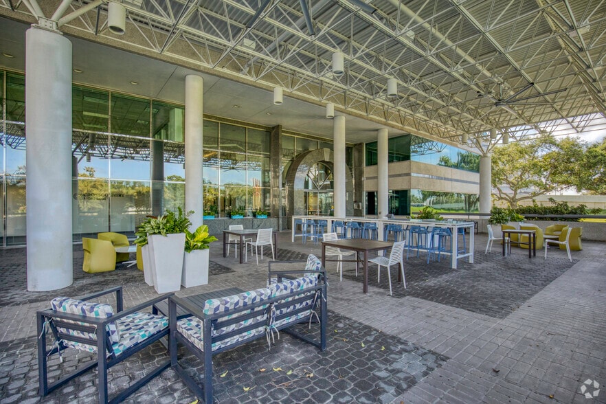 More Photos Of 600 N Westshore Blvd, Tampa Office For Lease