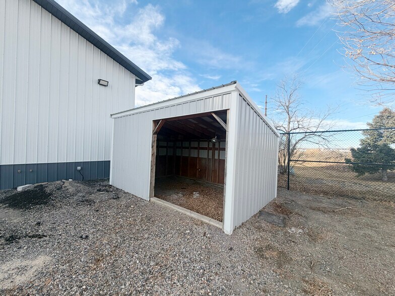 More Photos Of 1415 E Railroad St, Laurel Warehouse For Lease