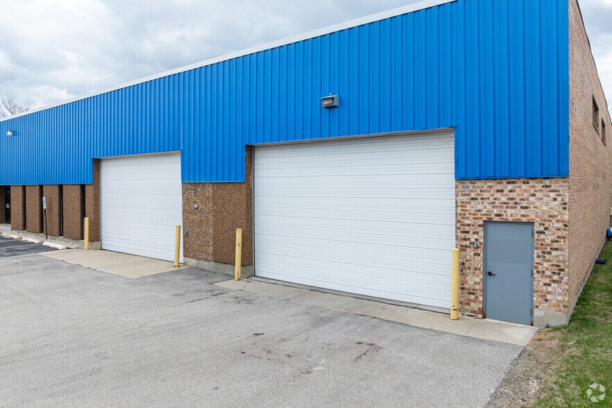 More Photos Of 1700-1710 S Butterfield Rd, Mundelein Warehouse For Lease