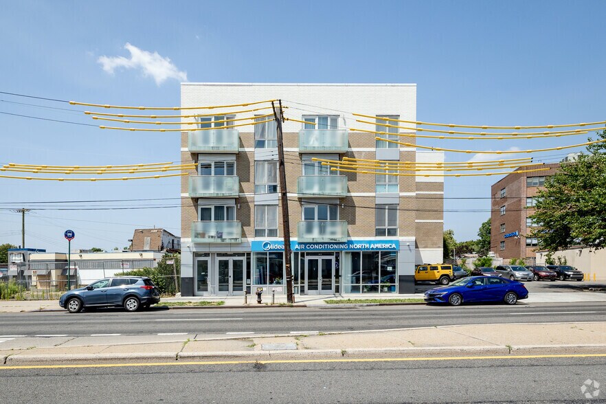 More Photos Of 15815 Union Tpke, Flushing Storefront Retail Office For Sale