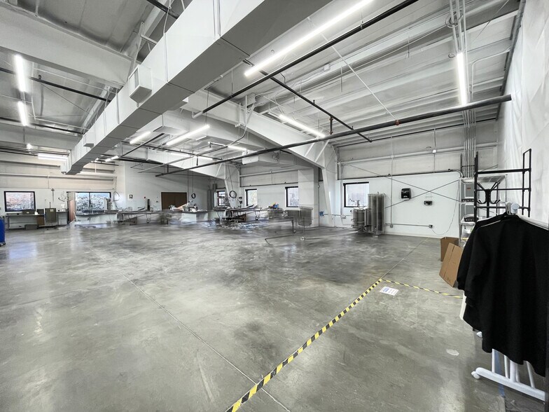 More Photos Of 1650 Skyway Dr, Longmont Manufacturing For Lease