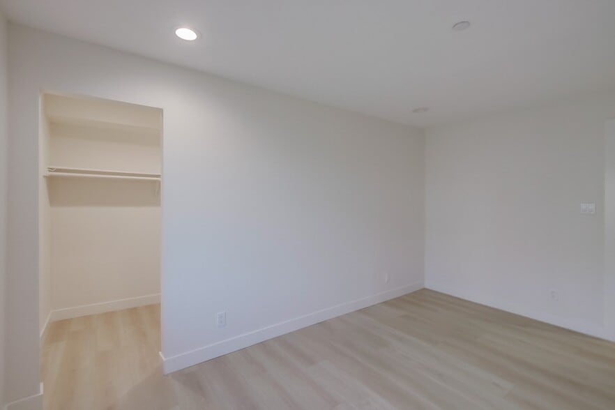 More Photos Of 3449 Ocean Front Walk, San Diego Apartments For Sale