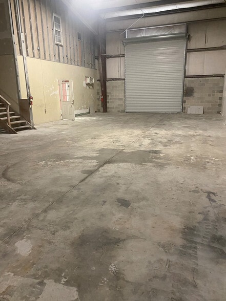 More Photos Of 553 Capital Cir SW, Tallahassee Warehouse For Lease