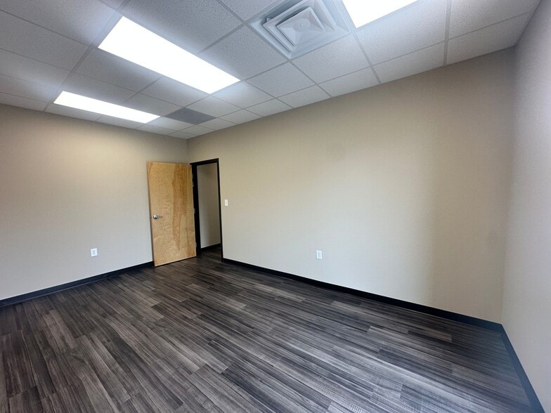 More Photos Of 4830 Marsett Pky, Cumming Light Manufacturing For Lease