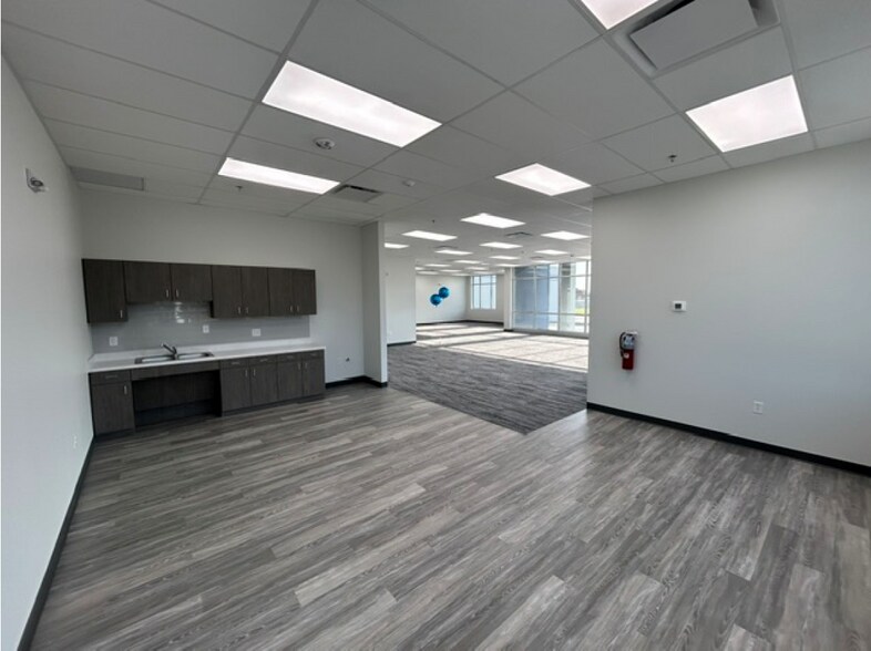 More Photos Of 1751 Valley View Ln, Farmers Branch Distribution For Lease