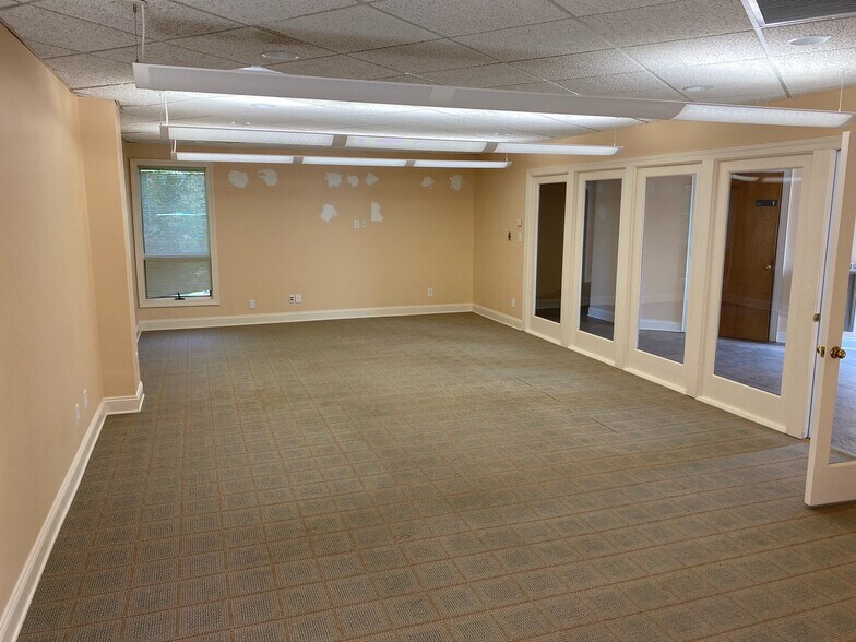 More Photos Of 11819 Reames Rd, Charlotte Office For Sale