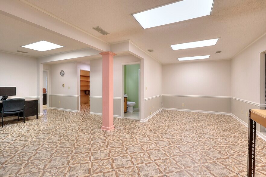 More Photos Of 11205 Alpharetta Hwy, Roswell Office Residential For Lease
