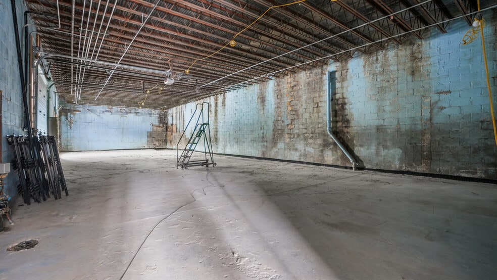More Photos Of 2750 Banksville Rd, Pittsburgh Warehouse For Sale