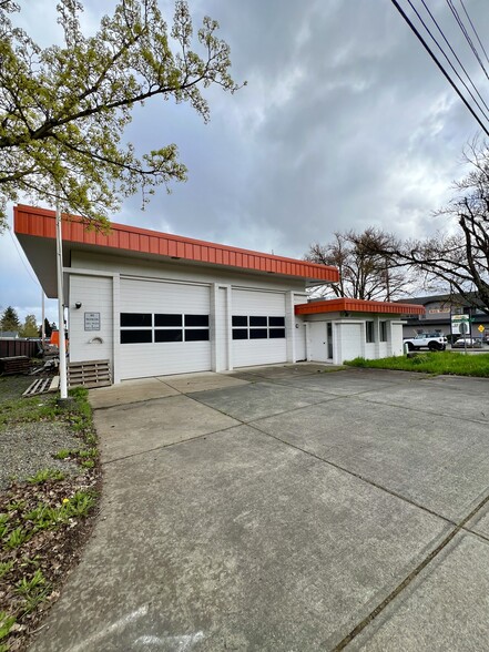 Primary Photo Of 4730 Liberty Rd S, Salem Showroom For Sale