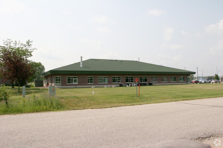 More Photos Of 144 E Summit Ave, Wales Medical For Sale