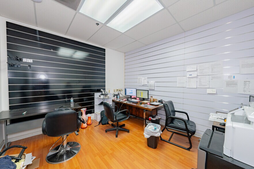 More Photos Of 4000 N 28th Ter, Hollywood Warehouse For Lease