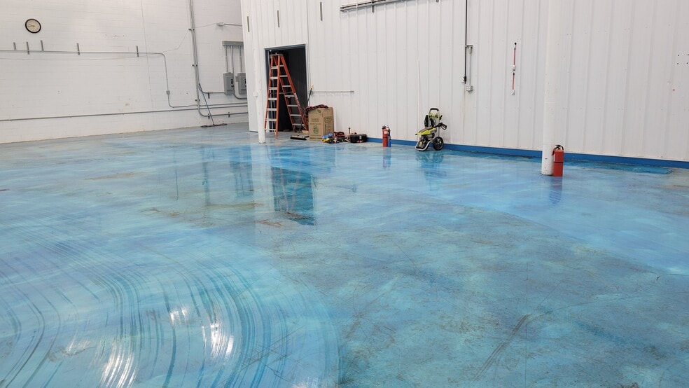 More Photos Of 2758 3 Mile Rd, Grand Rapids Manufacturing For Sale