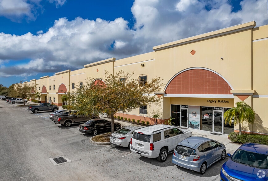 More Photos Of 787 Commerce Dr, Venice Warehouse For Lease