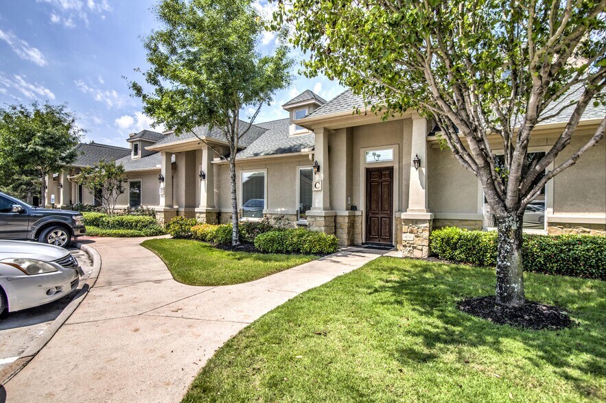 More Photos Of 11601 Spring-cypress Rd, Tomball Unknown For Lease