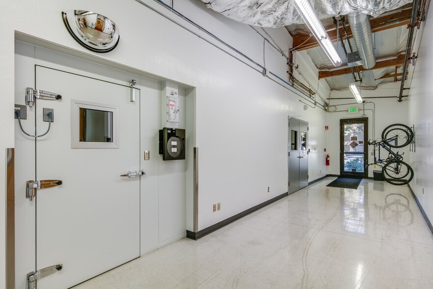 More Photos Of 319 N Bernardo Ave, Mountain View Research And Development For Lease