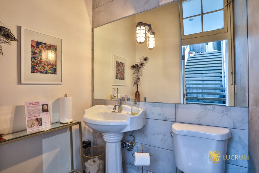 More Photos Of 12513-12515 Venice Blvd, Los Angeles Storefront For Sale