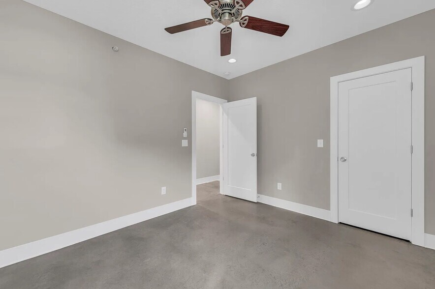 More Photos Of 3937-3937 Kenwood Ave, Kansas City Apartments For Sale