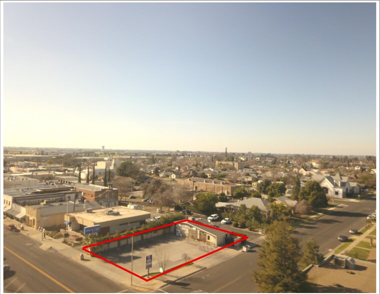 Primary Photo Of 357 E Tulare St, Dinuba Convenience Store For Sale