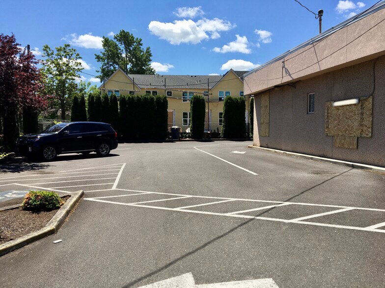 More Photos Of 8040 N Lombard St, Portland Bank For Sale