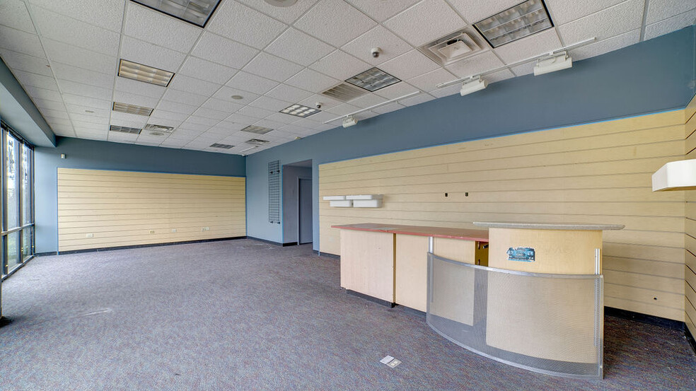 More Photos Of 2028 N Main St, Miami Unknown For Lease