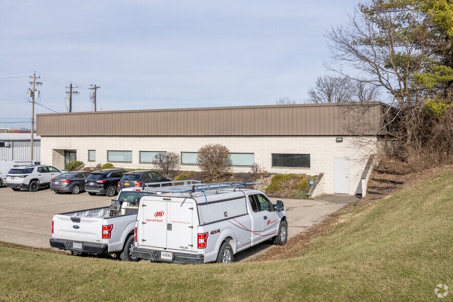 More Photos Of 4750 Ashley Dr, Hamilton Warehouse For Lease