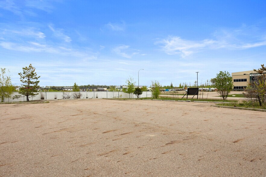 More Photos Of 340 Robertson Rd, Fort McMurray Warehouse For Sale