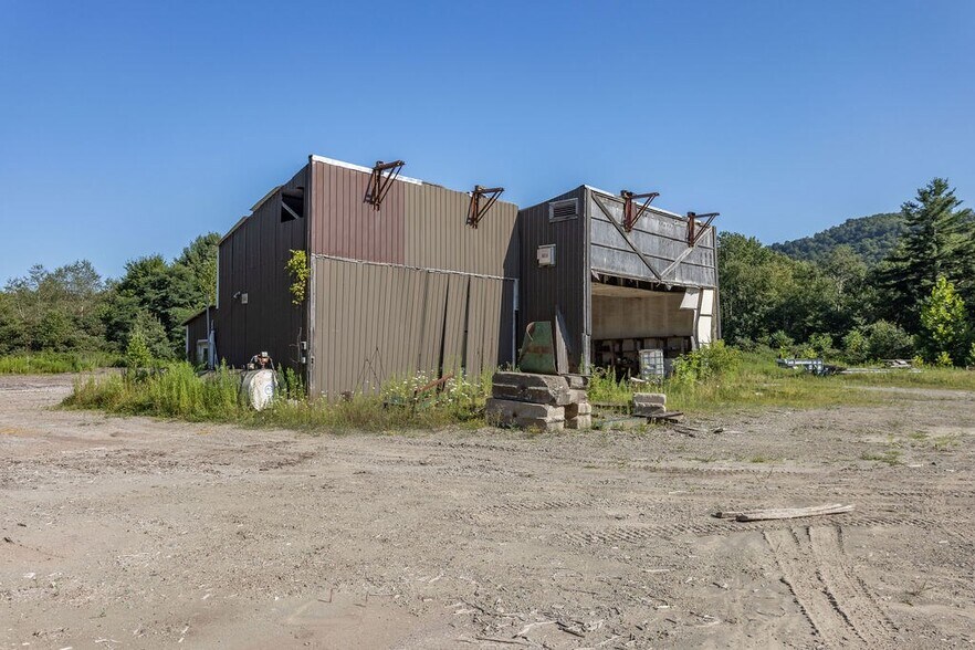 More Photos Of 398 Main St, Roulette Warehouse For Sale