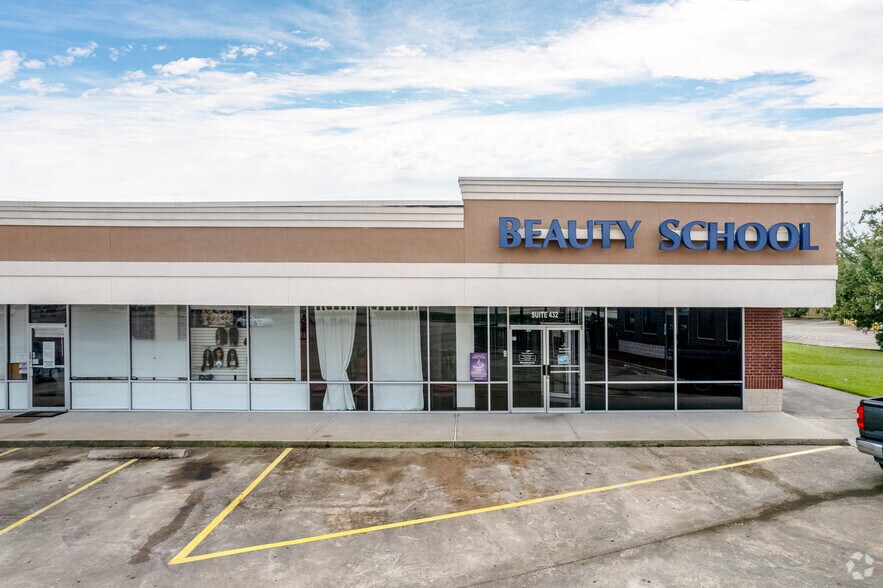 More Photos Of 9330 W Broadway St, Pearland Unknown For Lease