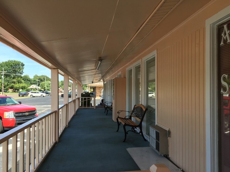 More Photos Of 1723-1755 Main St, Southaven Storefront Retail Office For Sale