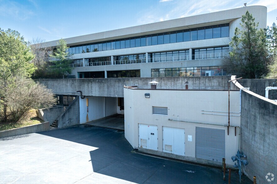 More Photos Of 101 Yorkshire Blvd, Lexington Office For Lease