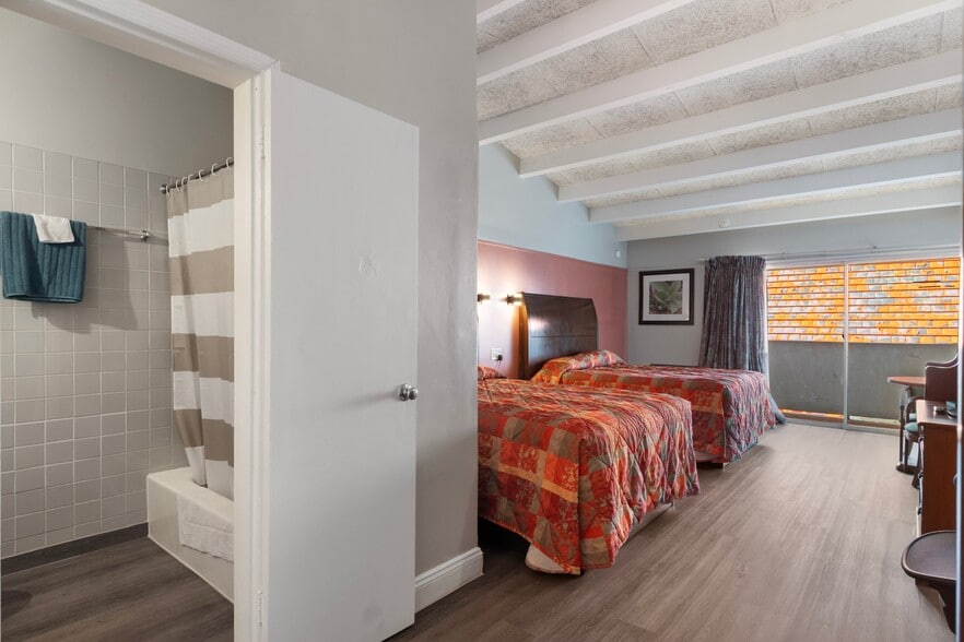 More Photos Of 5565 E Silver Springs Blvd, Silver Springs Hotel For Sale