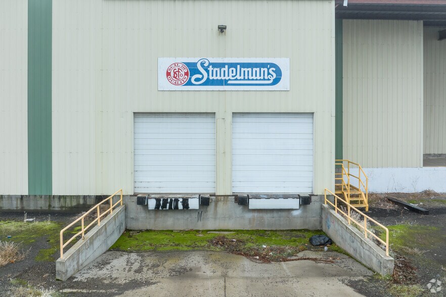 More Photos Of 408 Russell St, Milton-Freewater Warehouse For Lease