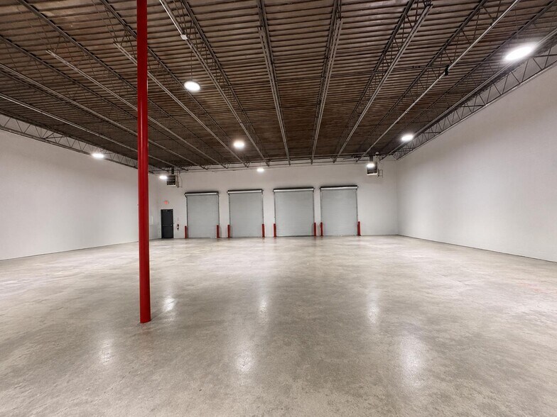 More Photos Of 2501-2513 Park Central Blvd, Decatur Warehouse For Lease