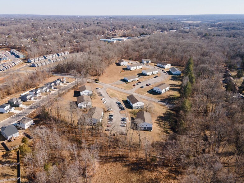 More Photos Of 1351 Avondale Dr, Clarksville Apartments For Sale