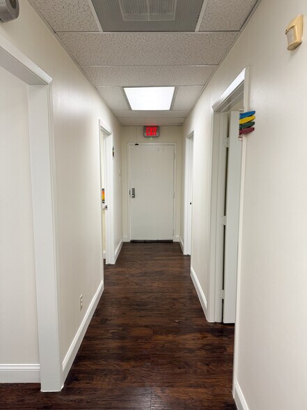 More Photos Of 3630 Almazan Dr, Dallas Medical For Lease