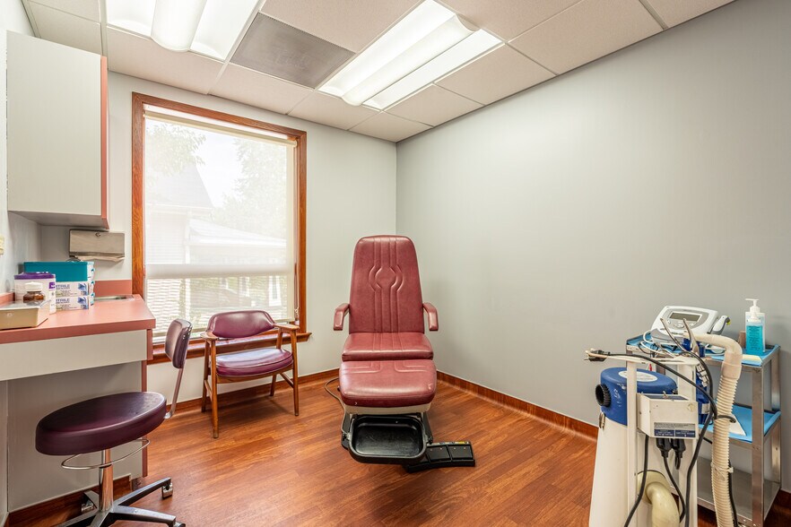 More Photos Of 401 N York St, Elmhurst Medical For Lease