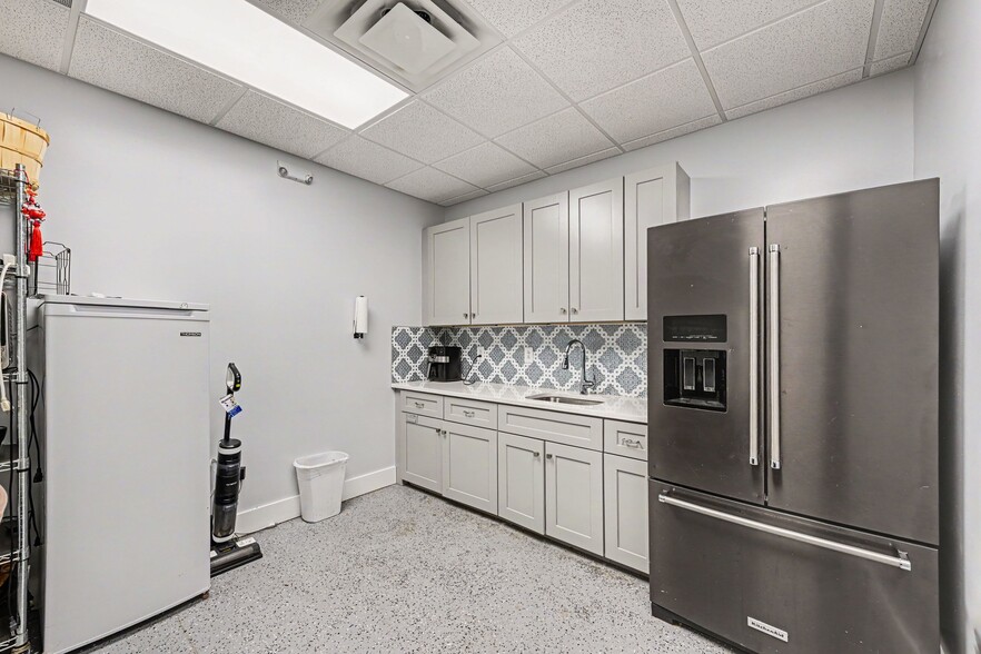 More Photos Of 215 Irvan Ct NW, Concord Flex For Lease