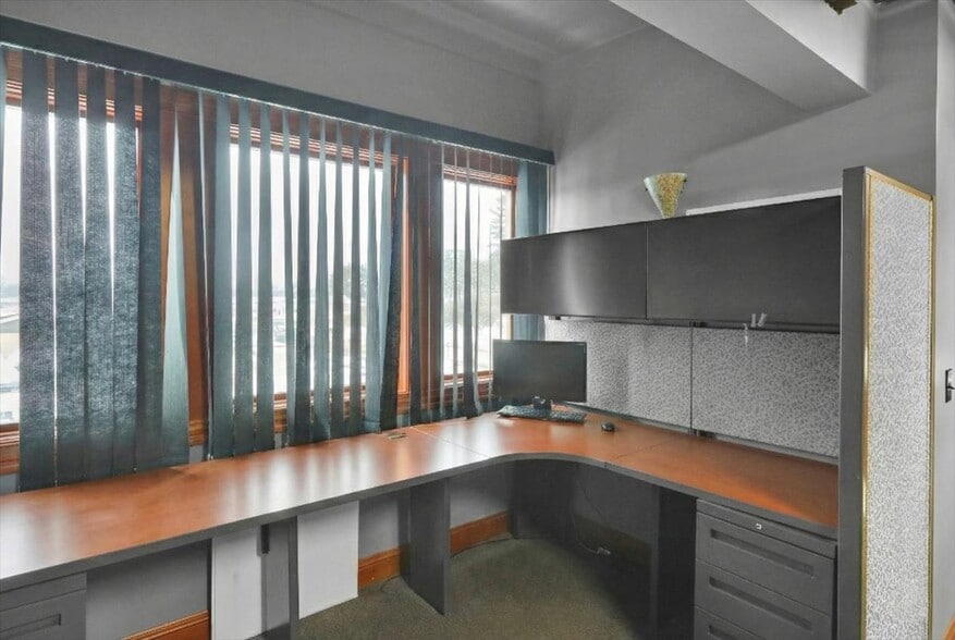 More Photos Of 426 Warren St, Reading Office For Sale