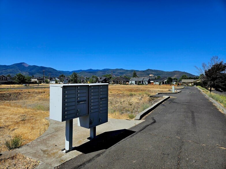 More Photos Of 240 Suncrest Rd, Talent Land For Sale