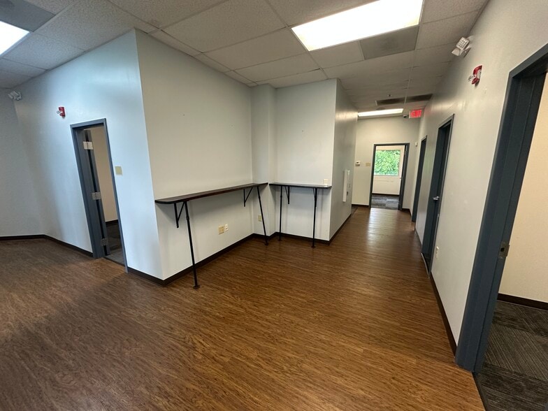 More Photos Of 7752-7756 Gateway Ln, Concord Medical For Lease