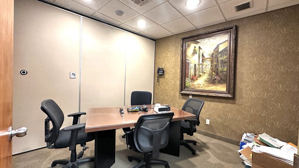 More Photos Of 1991 Smith St, Merrick Medical For Sale