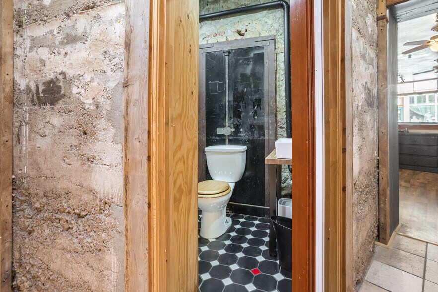 More Photos Of 40 Main St, Bisbee General Retail For Sale