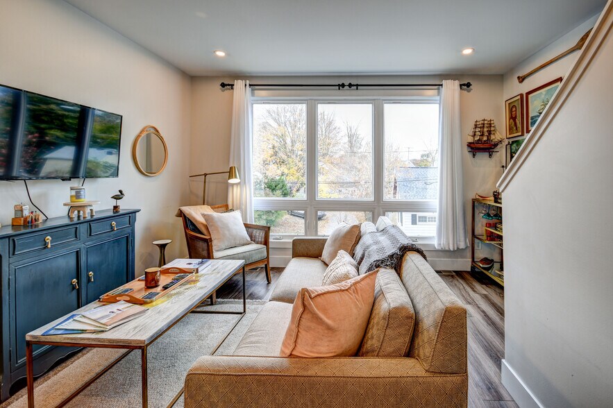 More Photos Of 208 Gillis St, Traverse City Specialty For Sale