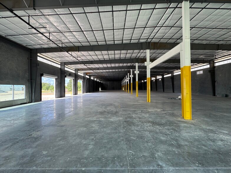 More Photos Of 0 N Main St, Pearland Distribution For Sale